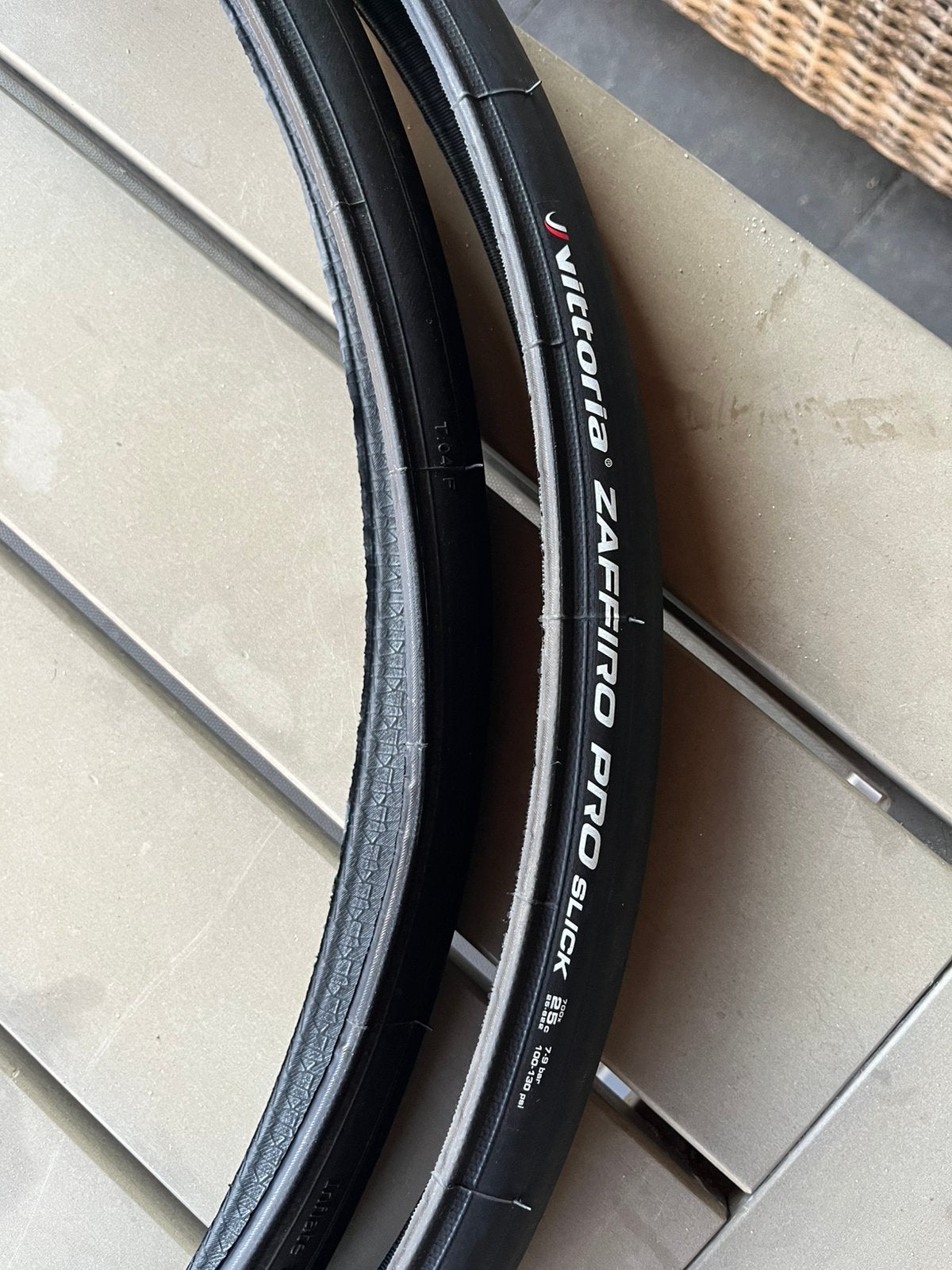 Vittoria zaffiro pro slick 28 inch 25 mm banden racefiets, Fietsen en Brommers, Fietsonderdelen, Band, Ophalen of Verzenden, Zo goed als nieuw
