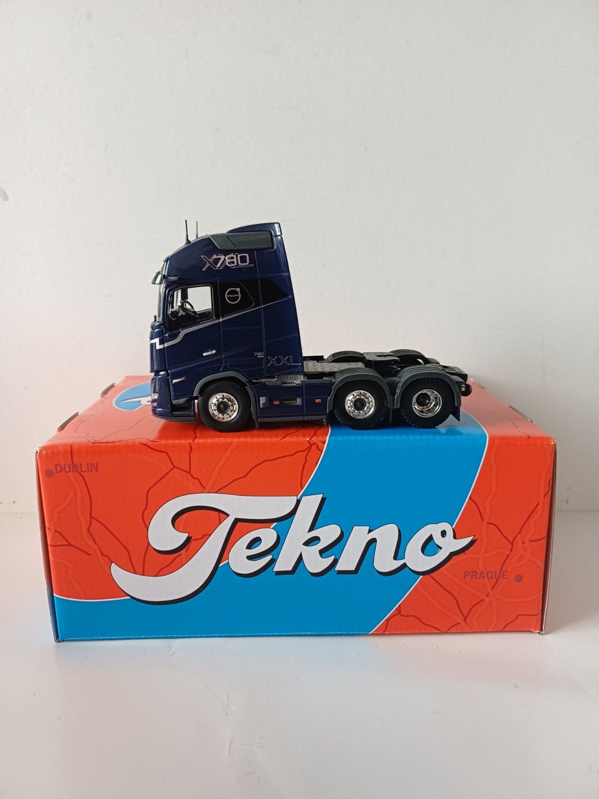 Tekno 1:50 TBP Volvo FH Aero XXL 89497 Truck Diecast, Hobby en Vrije tijd, Modelauto's | 1:50, Ophalen of Verzenden, Zo goed als nieuw