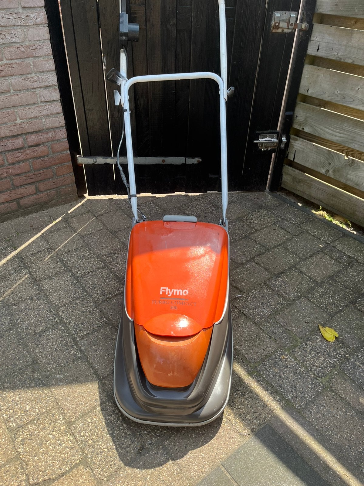 Flymo turbo compact 300, Zweefmaaier, Ophalen of Verzenden, Zo goed als nieuw