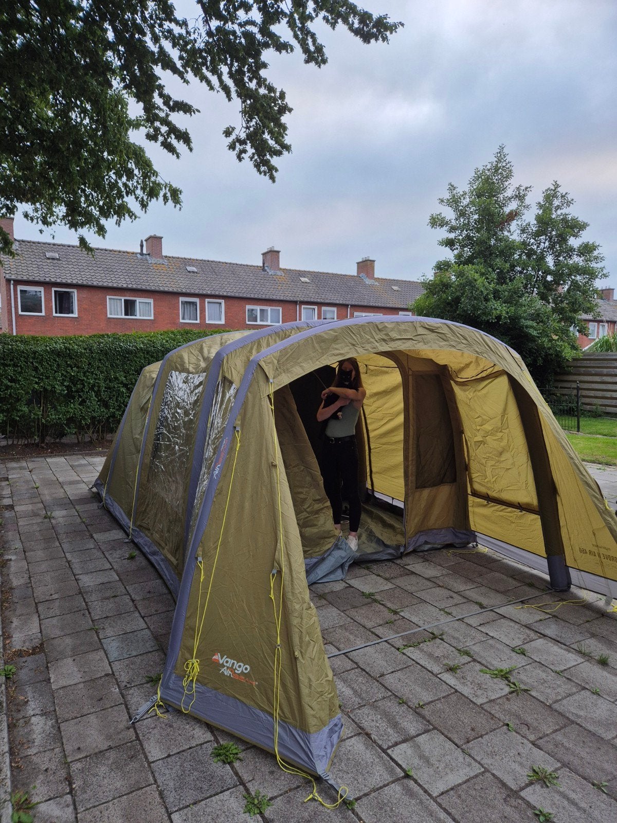 Vango Airbeam 450 - Ruime opblaasbare familietent, Ophalen of Verzenden, Zo goed als nieuw, Tot en met 4