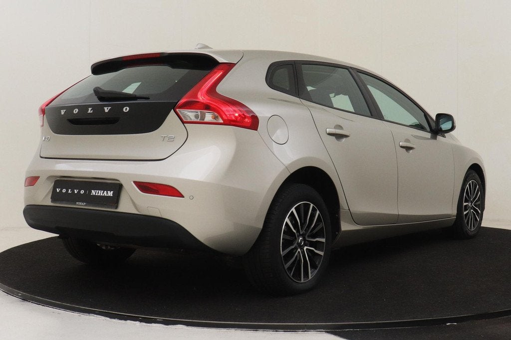 Volvo V40 T2 AUT. NORDIC+ -CRUISE|ADAP.LED|STOELVERW.|STANDK, Auto's, Volvo, 12 maanden, Euro 6, 4 cilinders, Leder en Stof