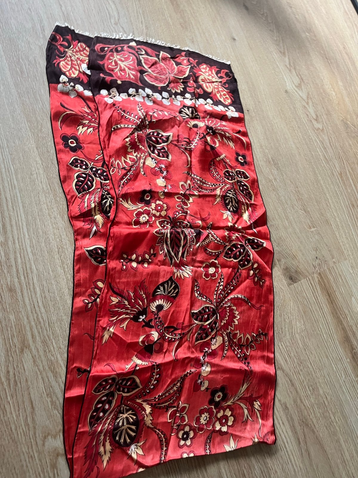 Vintage Sjaal met Rood Bloemenpatroon, Kleding | Dames, Ophalen of Verzenden, Zo goed als nieuw, Maat 34 (XS) of kleiner, Sjaal