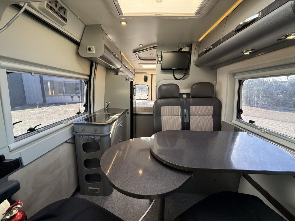 Adria Twin 600 SPT, Dwarsbed, Cruise, Lage KM stand, Luifel, Ringverwarming, Fiat, Bedrijf