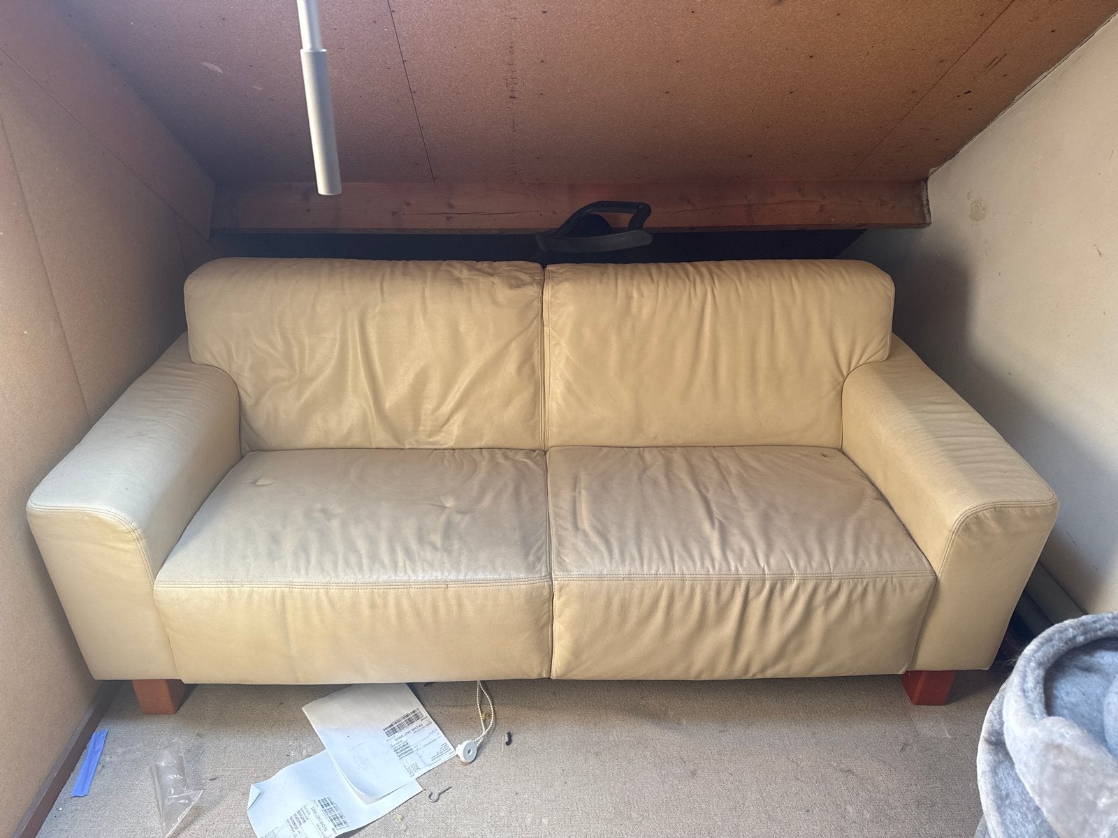 Comfortabele 2-persoons bank - Crème leer, Huis en Inrichting, Banken | Bankstellen, Ophalen, Gebruikt, 150 tot 200 cm, Tweepersoons
