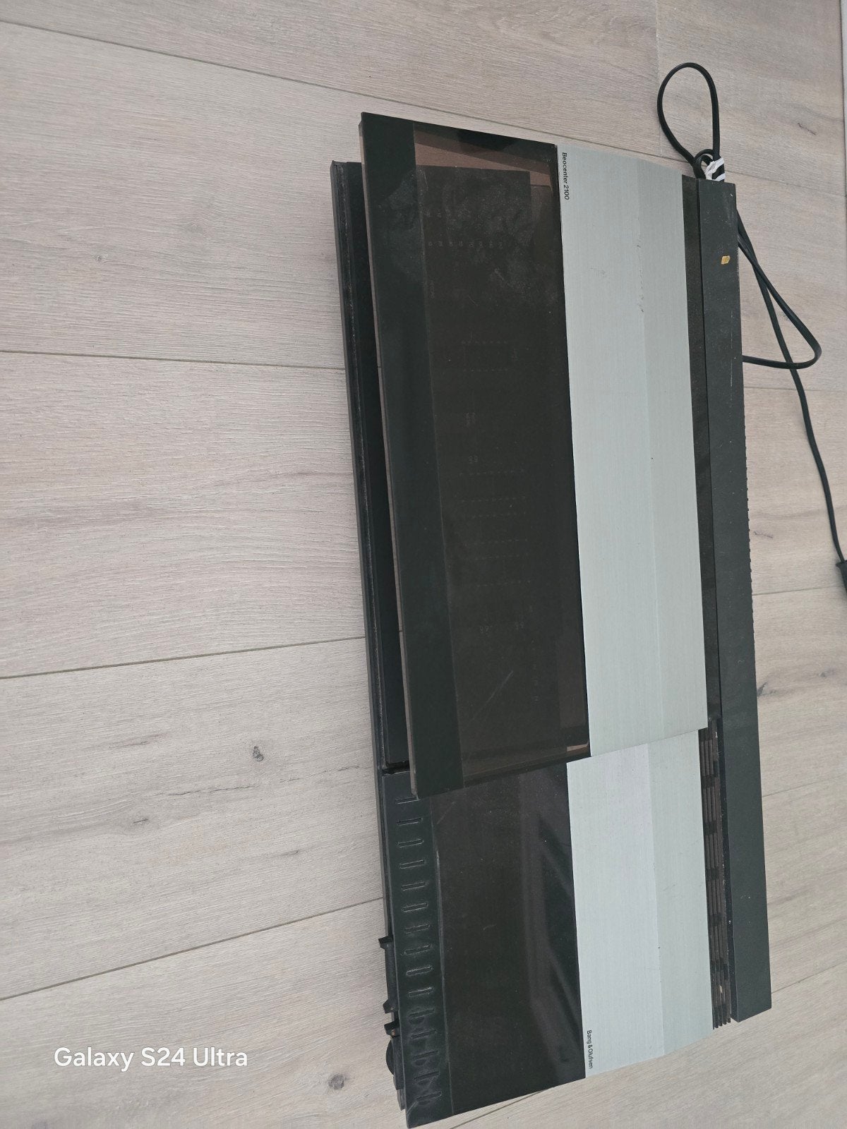 Bang & Olufsen Beocenter 2100 (Type 2441) - Klep zit vast, Audio, Tv en Foto, Bandrecorders, Ophalen, Defecte bandrecorder, Met stofkap