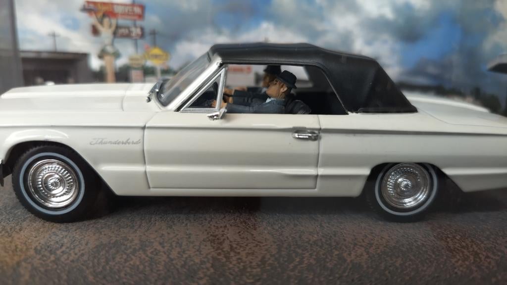 Ford Thunderbird 007 Goldfinger 1:43 James Bond Pol, Hobby en Vrije tijd, Modelauto's | 1:43, Overige merken, Auto, Verzenden