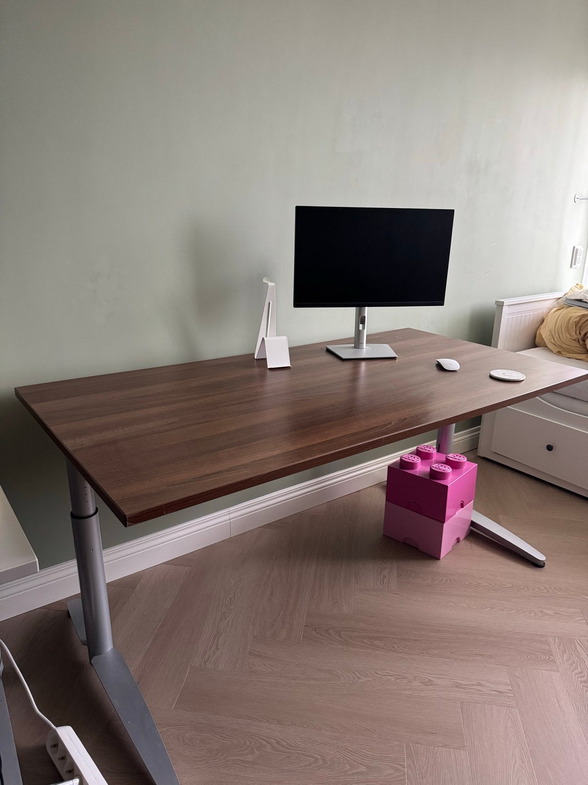 Zit-sta bureau - Walnoot look - In hoogte verstelbaar, Ophalen, Zit-sta bureau, Gebruikt, Hout