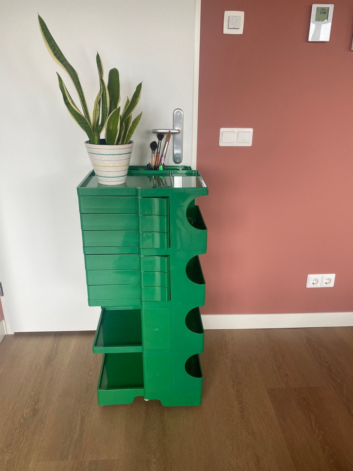 Vintage Joe Colombo trolley in trendy groene kleur., Huis en Inrichting, Ophalen, Gebruikt, 5 laden of meer, Minder dan 100 cm