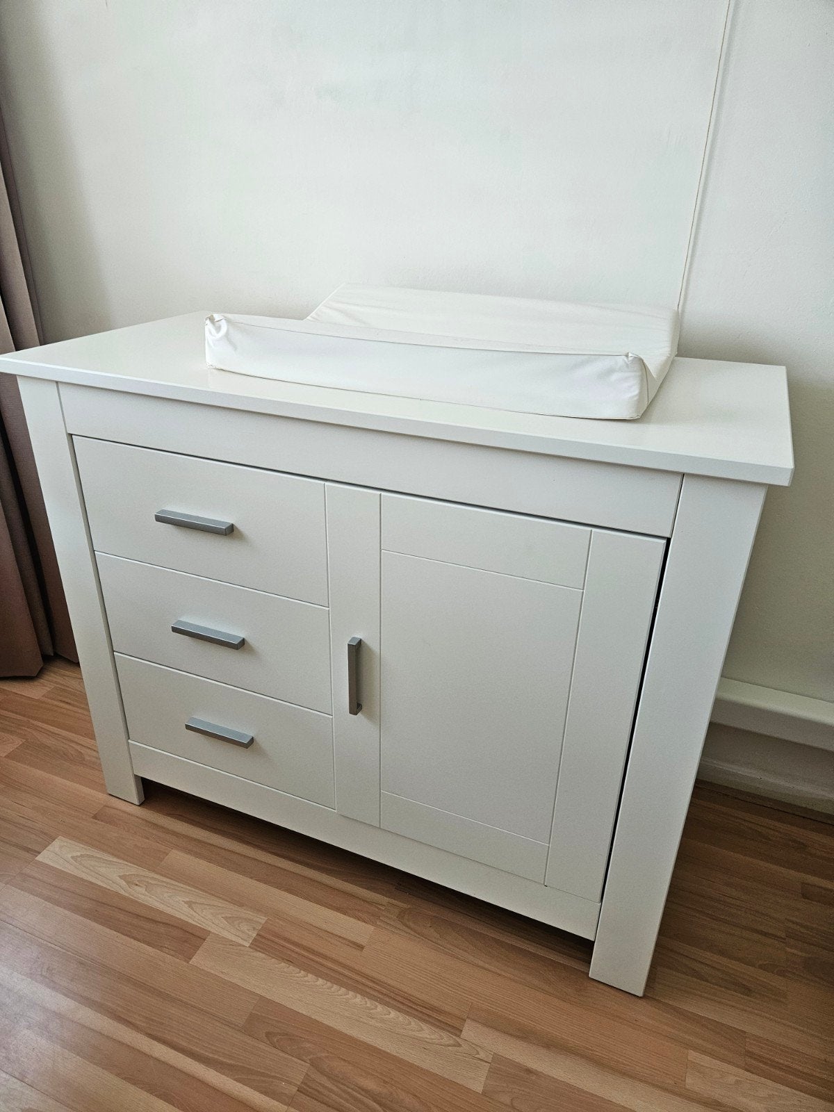 Witte commode - Bopita, Kinderen en Baby's, Kinderkamer | Commodes en Kasten, Ophalen, Gebruikt, 50 tot 70 cm, 100 cm of meer