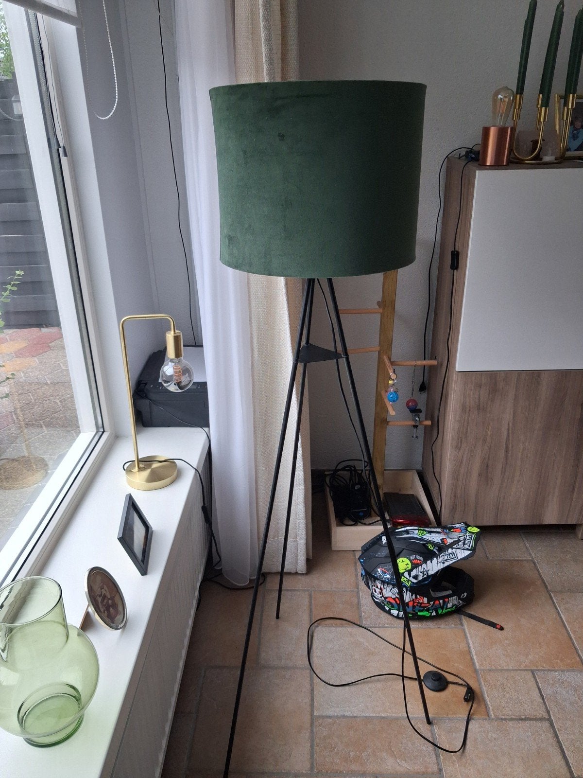 Gratis staande lamp met groene lampenkap., Huis en Inrichting, Lampen | Vloerlampen, Ophalen, Gebruikt, 150 tot 200 cm