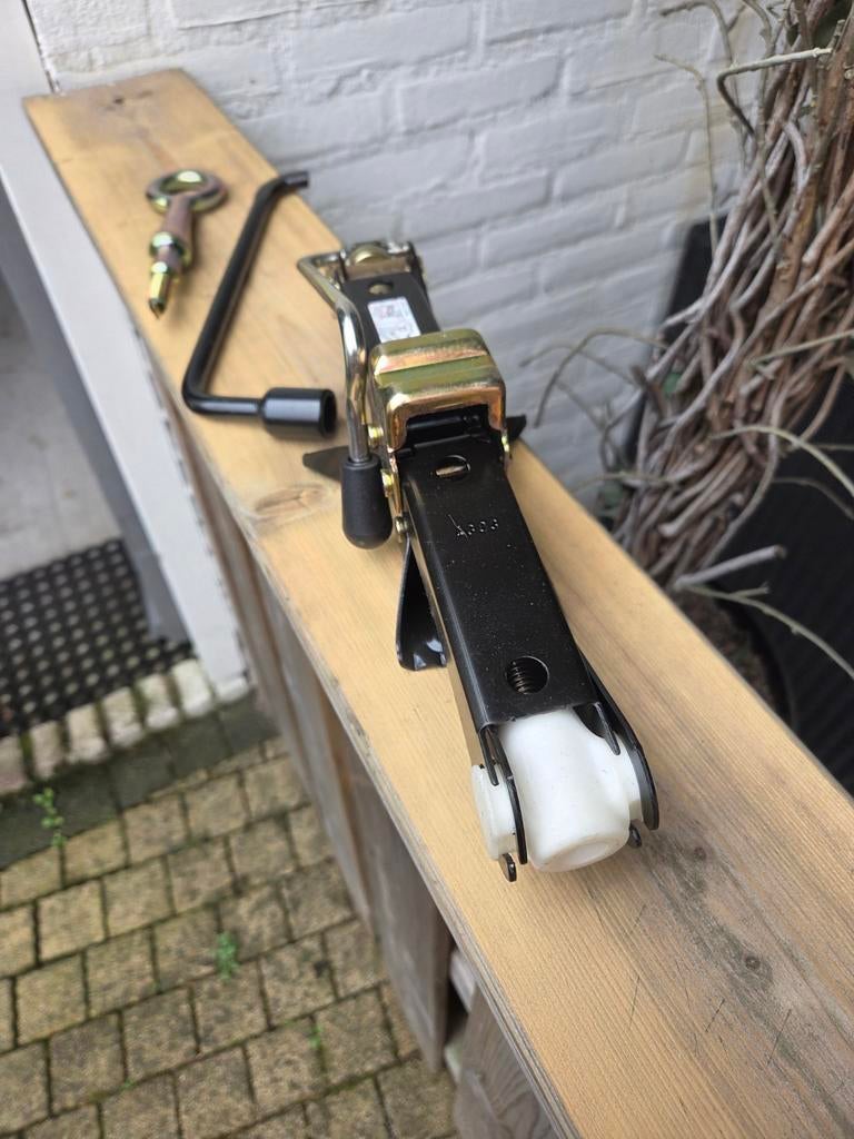 Nieuwe krik komt uit citroen c3 met oog, Ophalen, Nieuw, Ankeren en Afmeren, Zeilboot of Motorboot