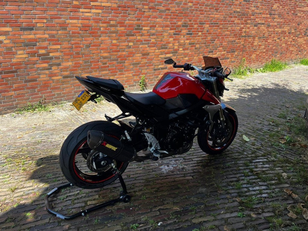 Suzuki GSR-750 Akrapovič, Motoren, Sportuitlaat, 4 cilinders, Motorrijbewijs A, Gebruikt