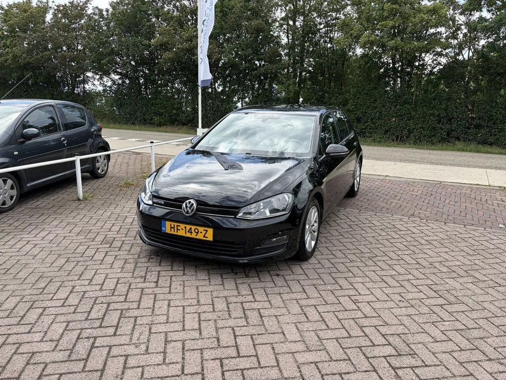 Volkswagen Golf 1.0 TSI Comfortline € 8.444,00, Stof, Gebruikt, Automatische klimaatregeling, Zwart