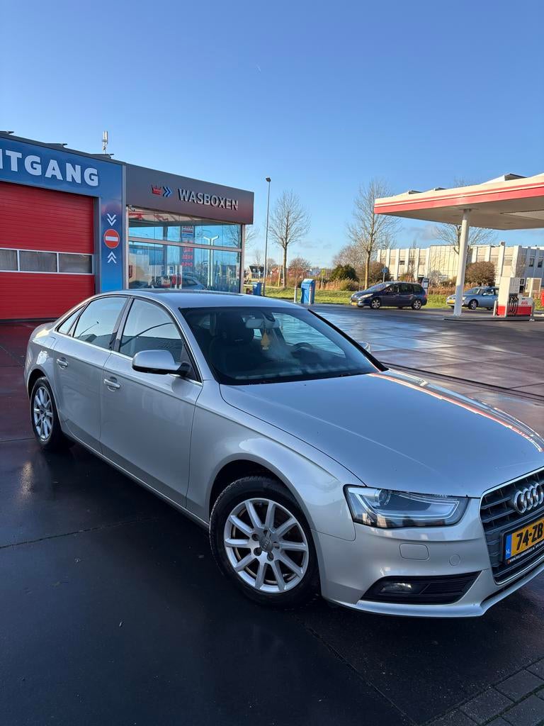 Nieuwe APK Audi A4 1.8TFSI 125KW 2012 Grijs, Auto's, Voorwielaandrijving, 4 cilinders, A4, Origineel Nederlands
