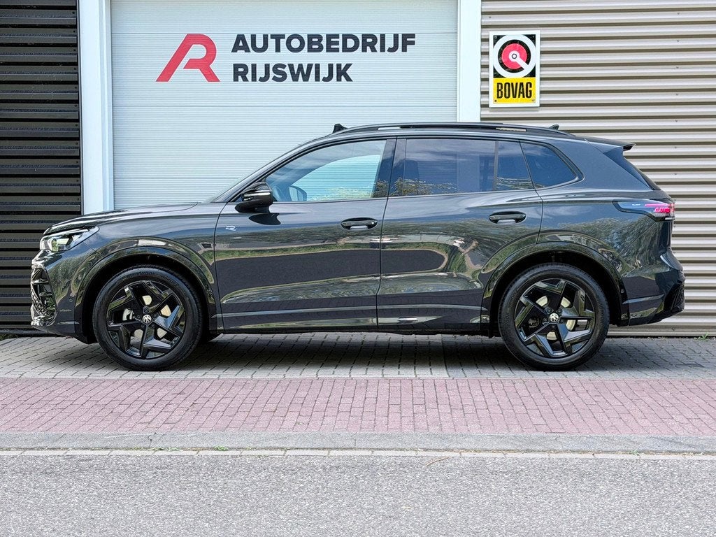 Volkswagen Tiguan 1.5 eTSI R-Line Pano/360/Memory/Leer, Auto's, Volkswagen, 12 maanden, Zwart, 4 cilinders, Automatische klimaatregeling