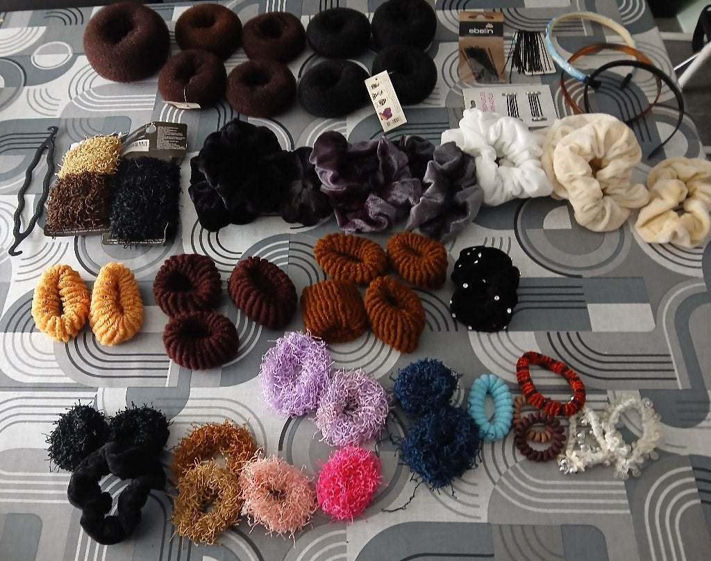 verschillende haar spullen speldjes donut,s diadeem, Sieraden, Tassen en Uiterlijk, Uiterlijk | Haarverzorging, Ophalen of Verzenden