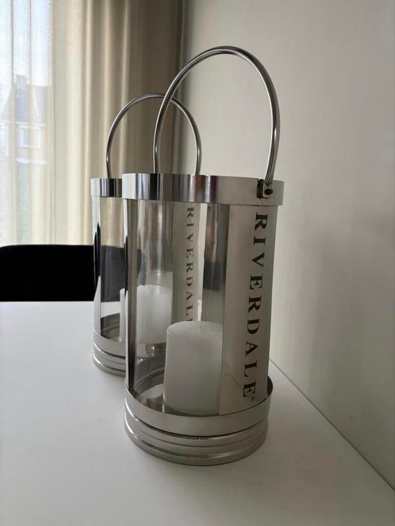 Set van 2 Riverdale zilveren lantaarns - 35 cm hoog, Huis en Inrichting, Woonaccessoires | Kandelaars en Kaarsen, Ophalen, 25 tot 50 cm