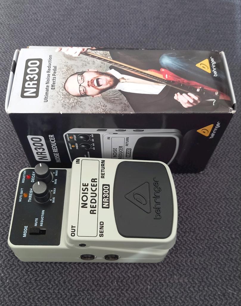 Behringer NR300 noise reducter - nieuwstaat, Muziek en Instrumenten, Effecten, Ophalen of Verzenden, Zo goed als nieuw