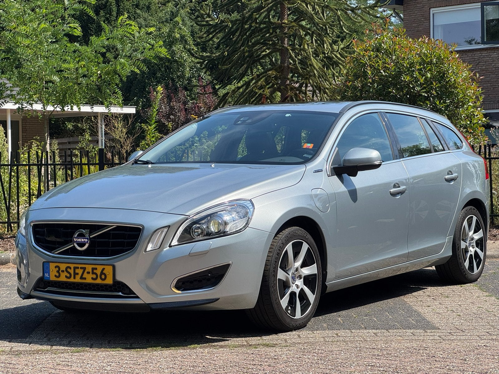 Volvo V60 D6 215pk Plug-in Hybrid 2013 Summum, Auto's, Automaat, Euro 5, 1800 kg, Zwart