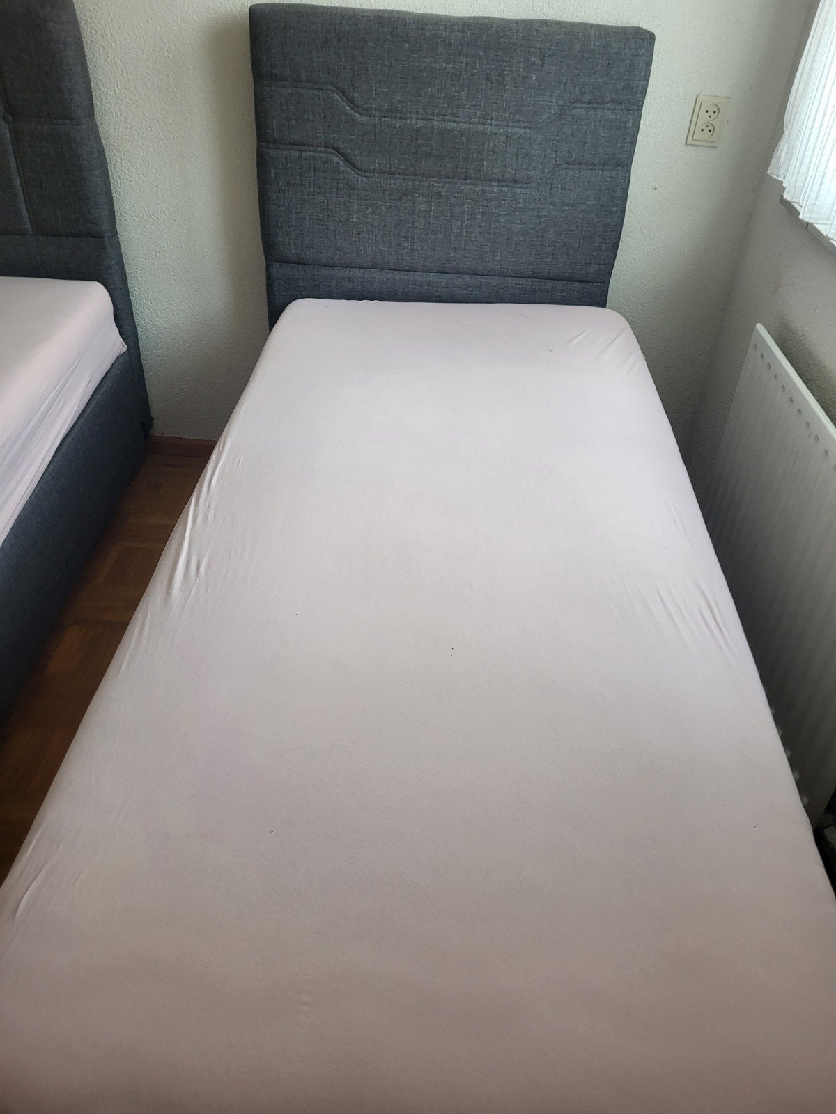 Eenpersoonsbed met opbergruimte - Grijs stof, Ophalen, Gebruikt, 90 cm, Eenpersoons