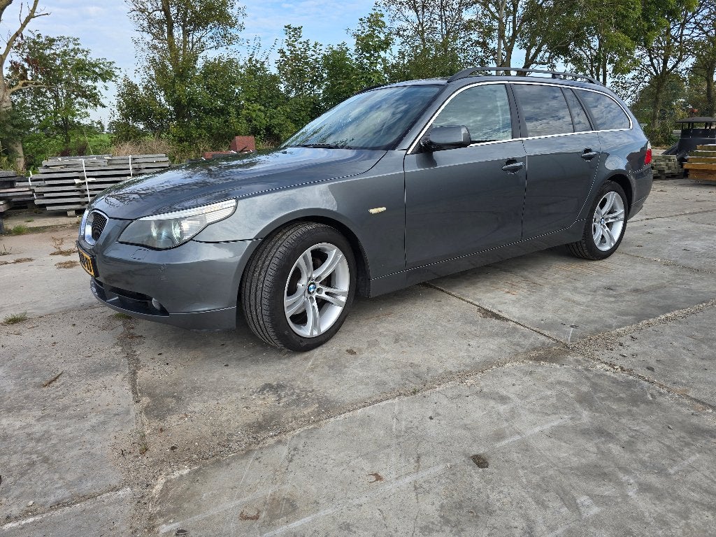 BMW 5-Serie 3.0 D 530 Touring AUT 2006 Nwe APK E61 NAP, Auto's, Achterwielaandrijving, Zwart, 2000 kg, 1655 kg