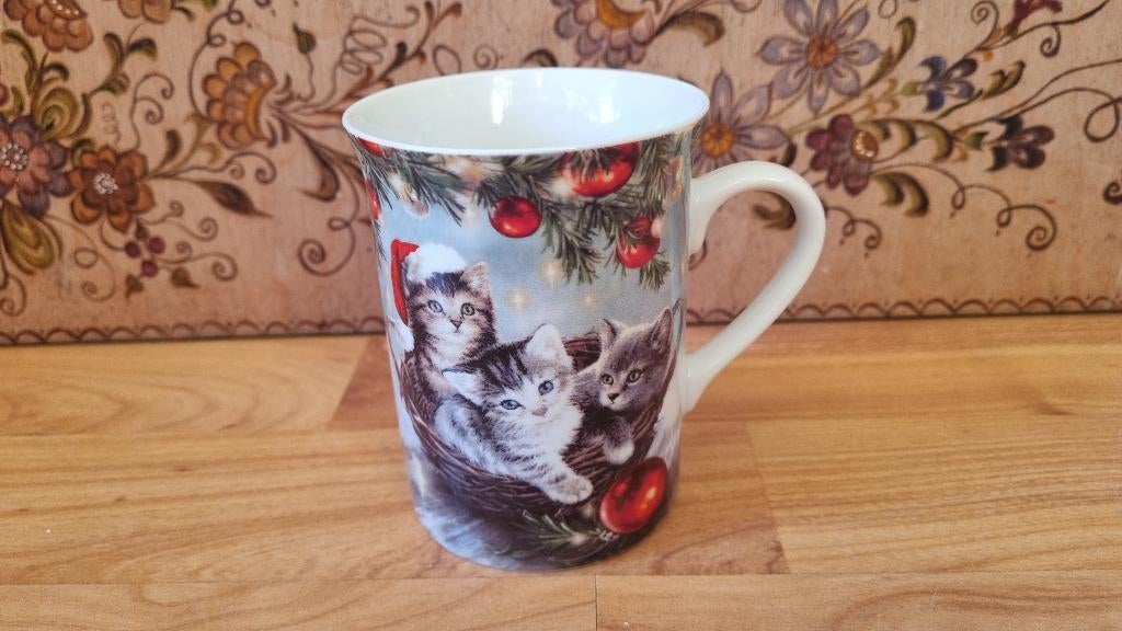 Prachtige Vintage Mok Beker Porselein met Kerst Katten Poes, Verzenden, Zo goed als nieuw, Porselein, Kop en/of schotel