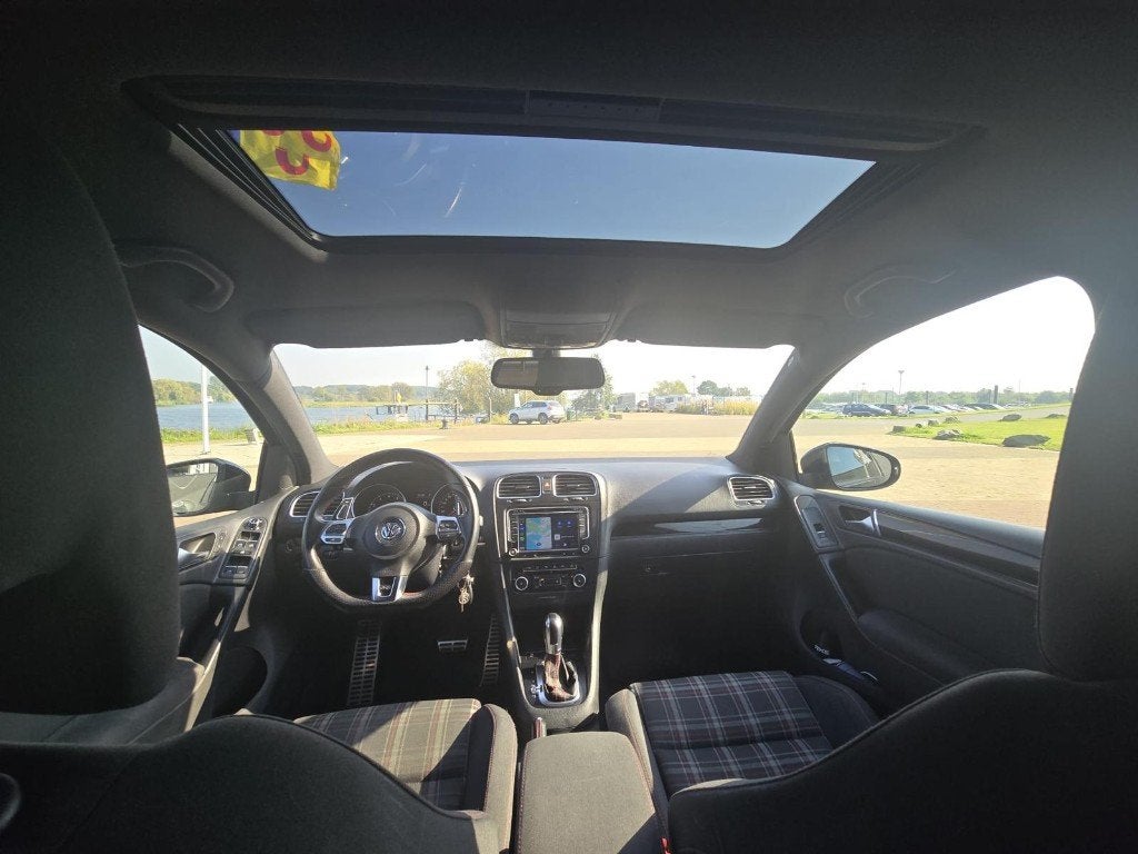 Foto 8 van Volkswagen Golf 2.0 GTI 155KW DSG 2011 Zwart