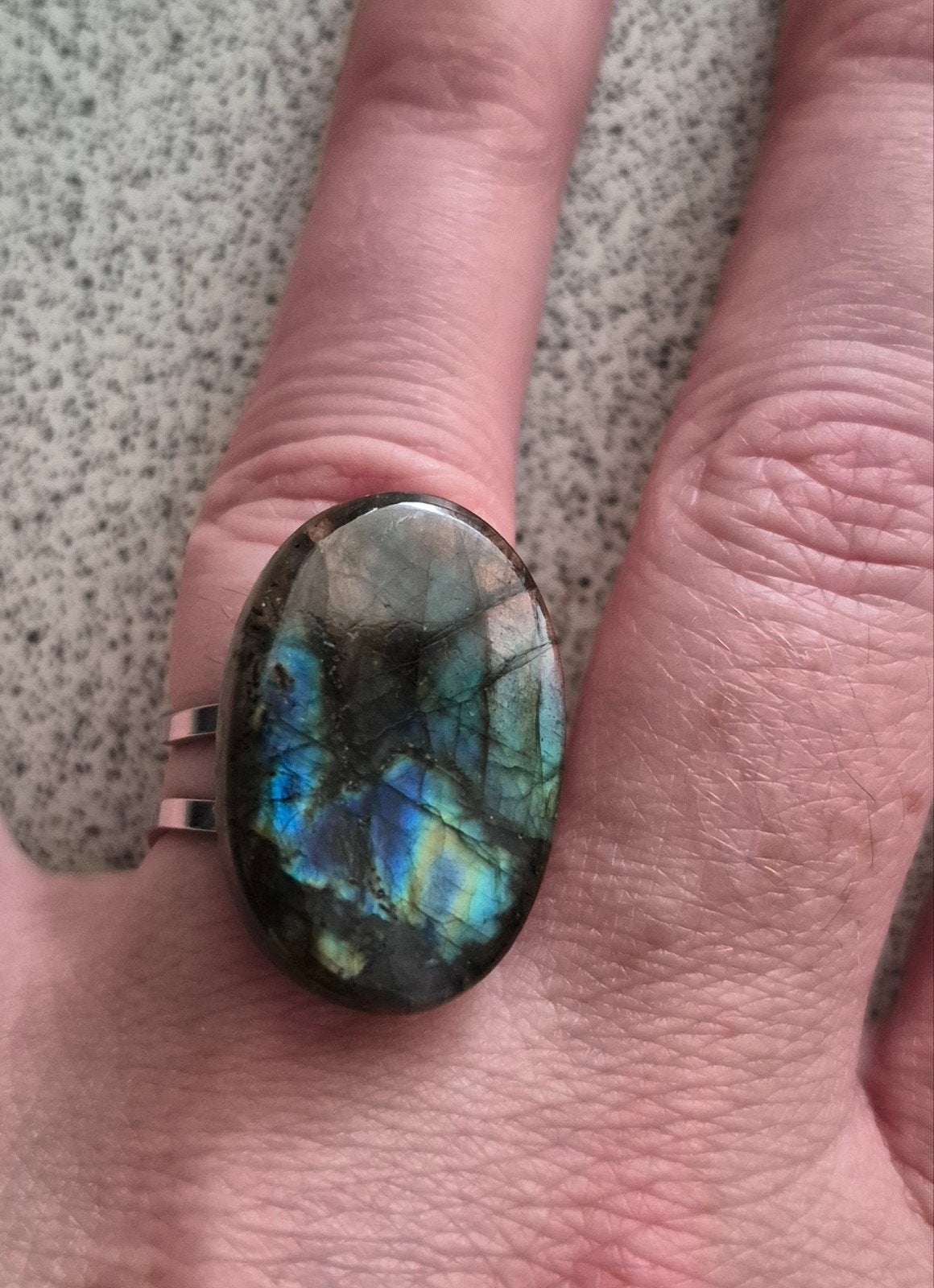 Verstelbare ring met schitterende labradoriet steen, Overige materialen, Overige kleuren, Ophalen of Verzenden, Zo goed als nieuw