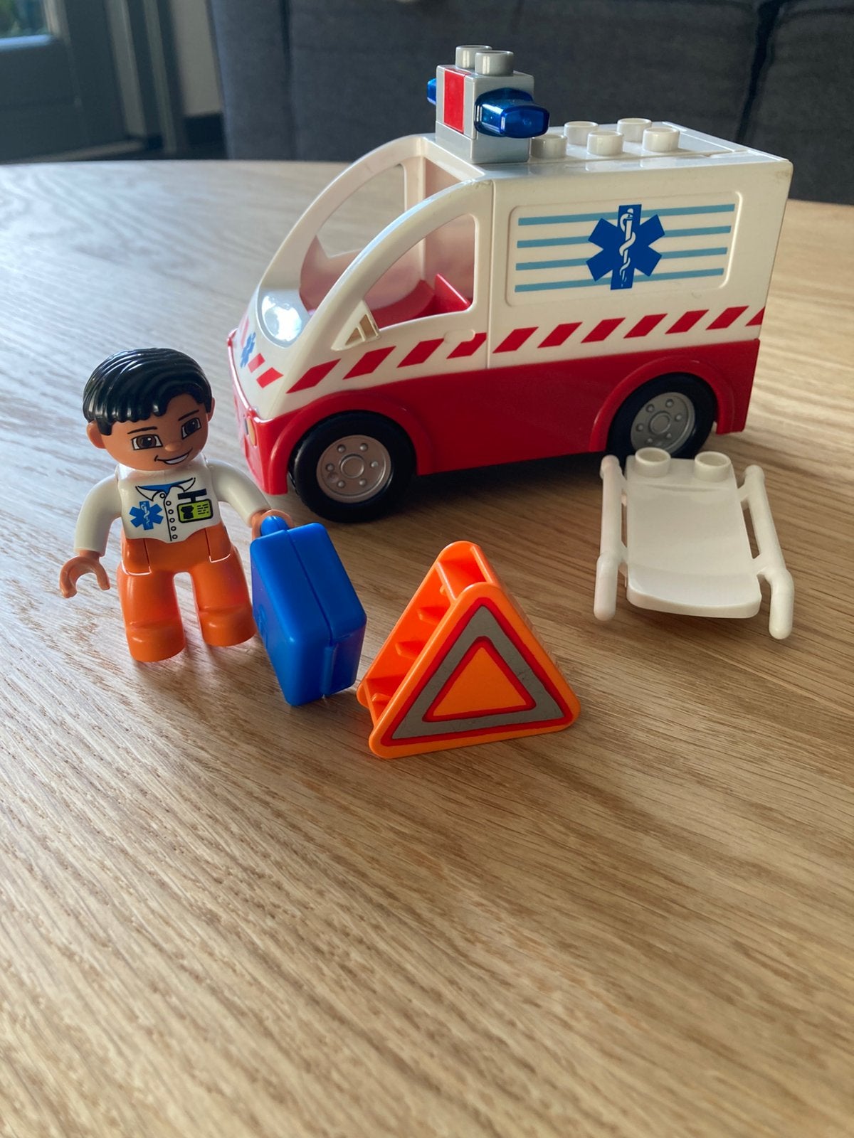 Lego Duplo ziekenhuis ambulance met werkende sirene (4979), Ophalen of Verzenden, Zo goed als nieuw