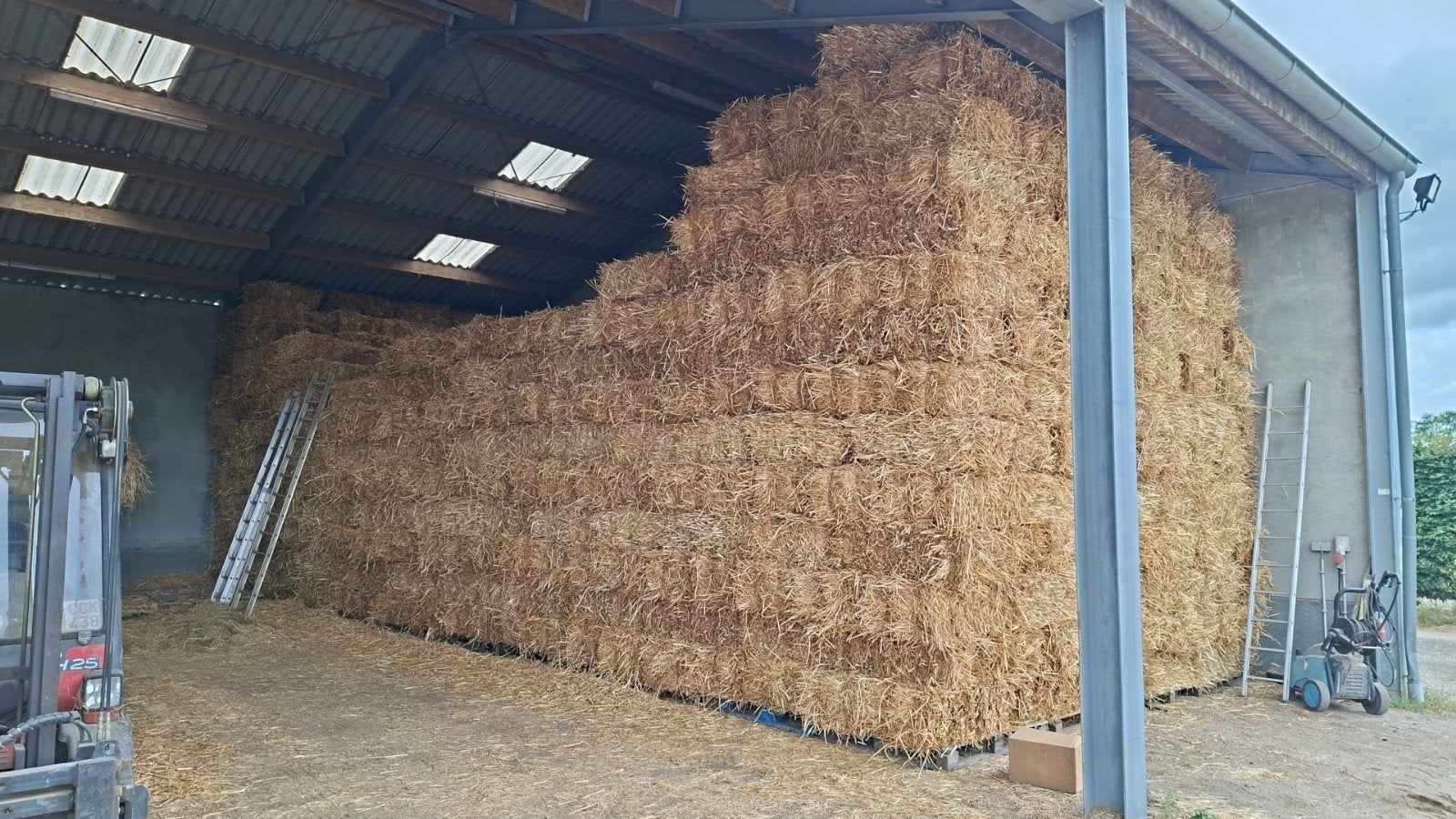 Kleine balen stro te koop - Ideaal voor vee en tuin, Ophalen