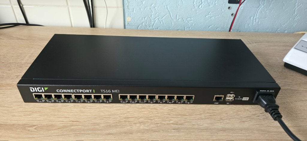Digi ConnectPort TS 16 MEI seriële server 16-poorts, Computers en Software, Ophalen of Verzenden, Zo goed als nieuw