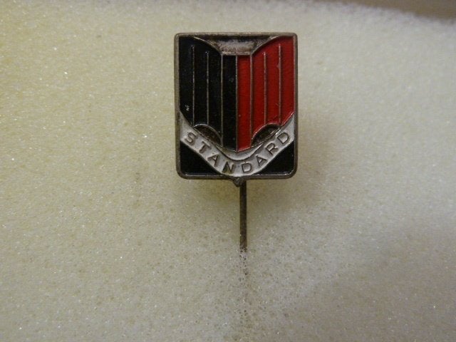 Vintage Standard Auto Speldje - Zwart/Rood, Ophalen of Verzenden, Gebruikt, Merk, Speldje of Pin