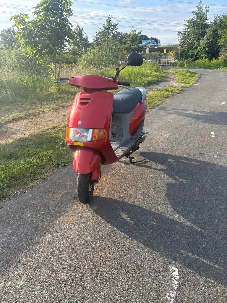 Rode Piaggo sfera 125cc- Goede Staat, Ophalen of Verzenden, Gebruikt, Benzine, Piaggio