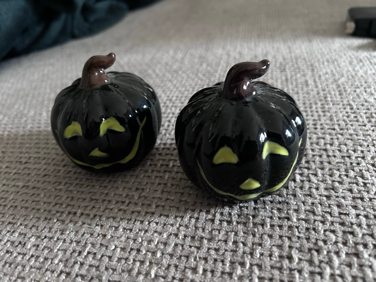 Halloween Pompoen Zout en Peper vaatjes - Keramiek, Zwart, Overige stijlen, Ophalen of Verzenden, Zo goed als nieuw