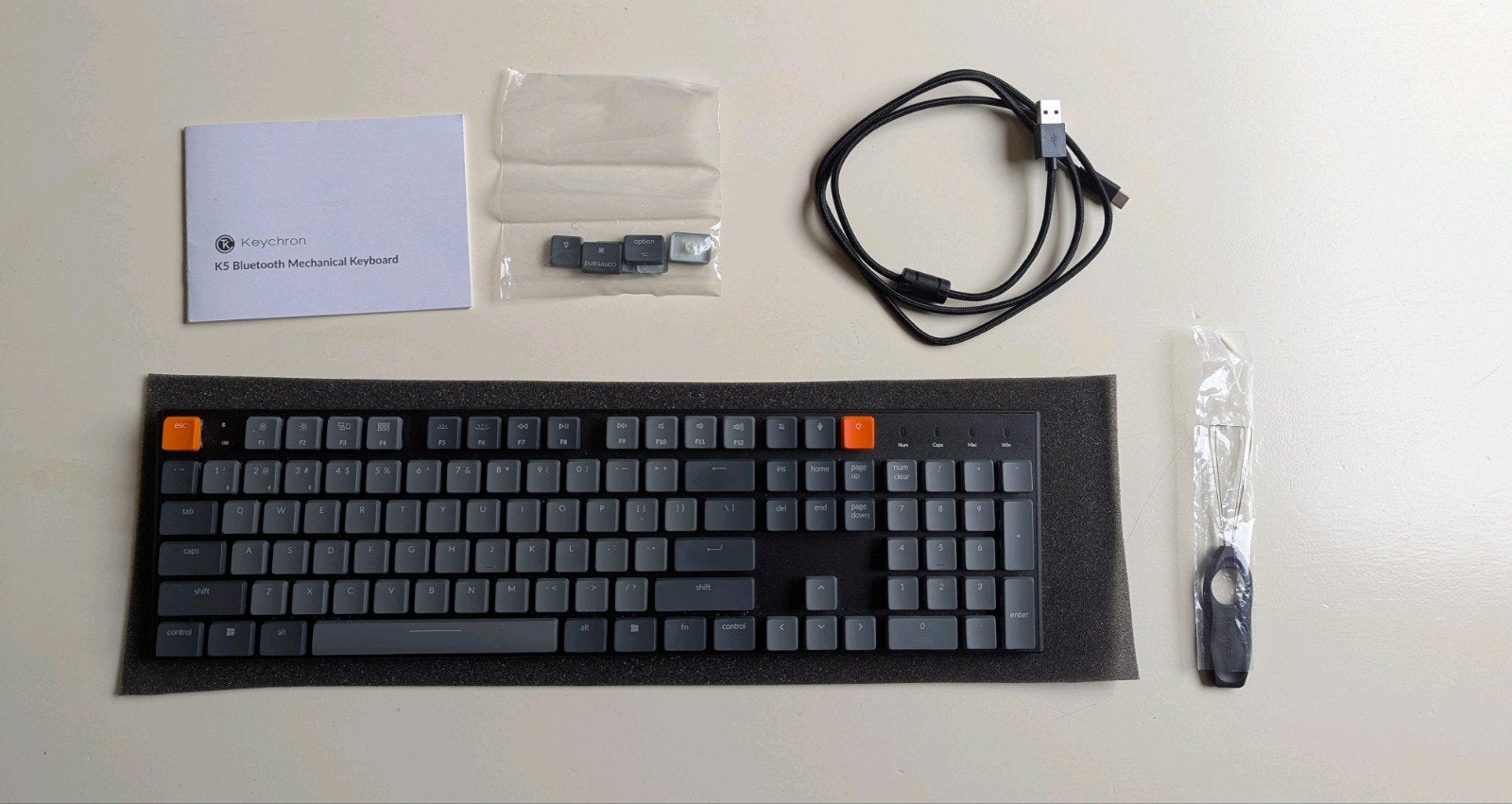 Keychron K5 low-profile toetsenbord (red switches), Computers en Software, Ophalen of Verzenden, Qwerty, Zo goed als nieuw, Keychron