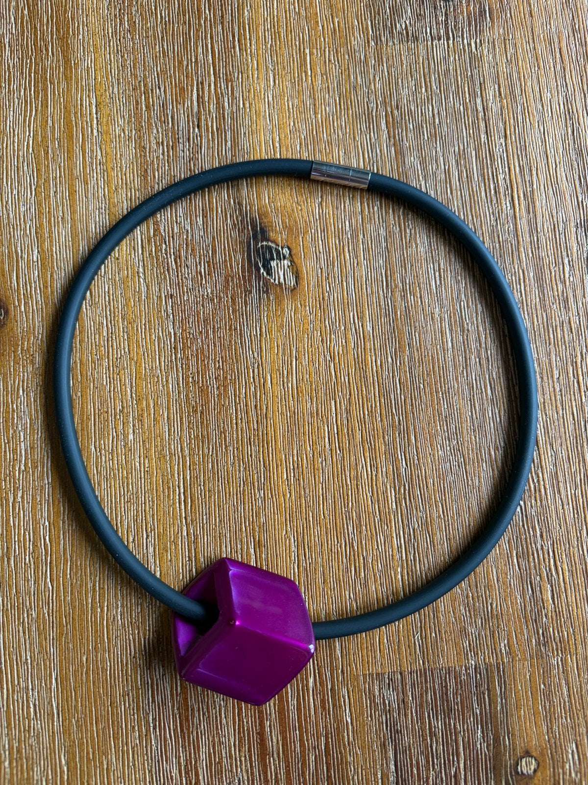 CUBE Collection ketting met paarse hanger, Sieraden, Tassen en Uiterlijk, Met hanger, Kunststof, Paars, Nieuw