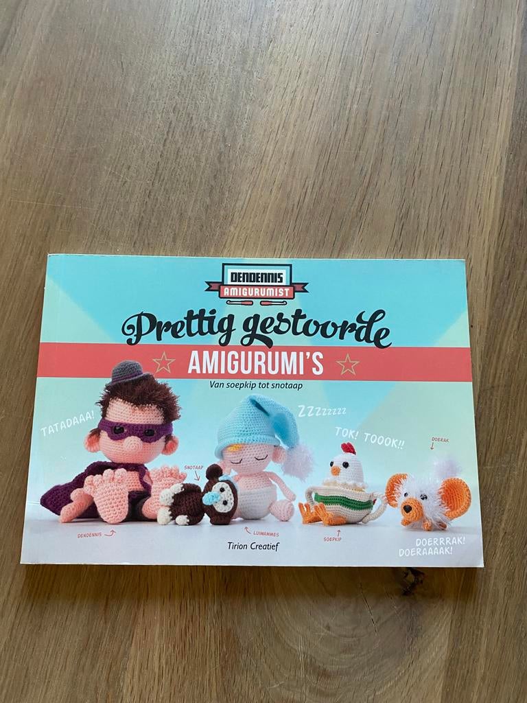 DenDennis - Prettig gestoorde amigurumi's, Breien en Haken, Ophalen of Verzenden, Zo goed als nieuw, DenDennis