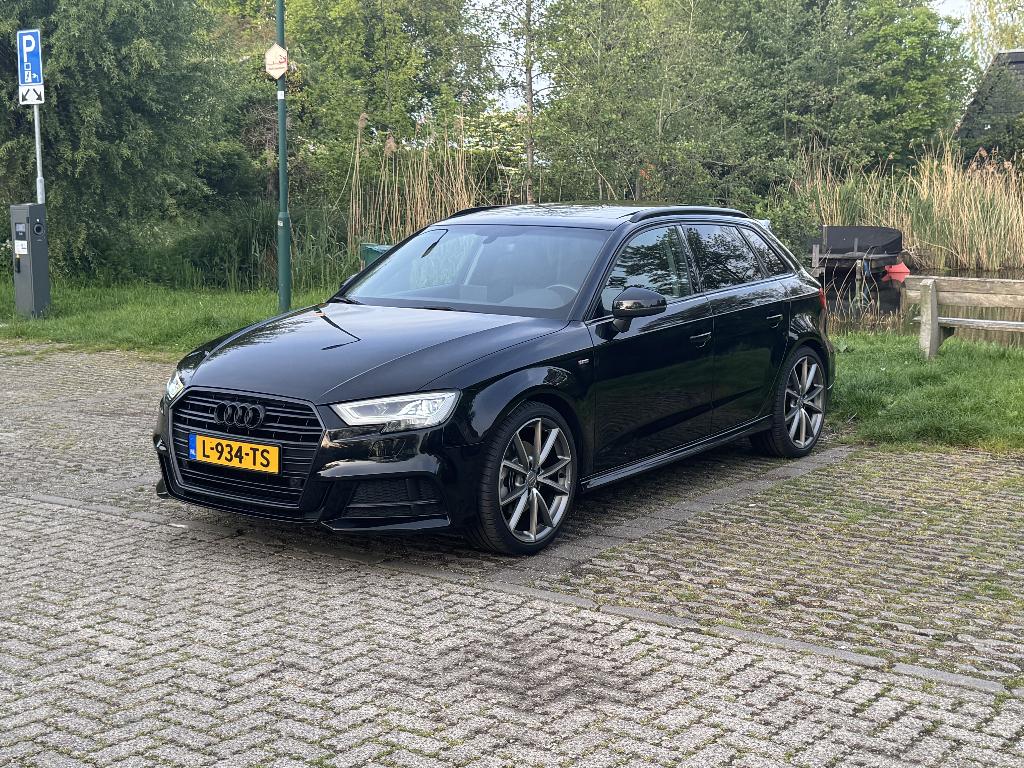 Audi A3 35 TFSI Sportback S-Tronic 2017 Zwart Full Option!, Auto's, 1498 cc, 4 cilinders, Zwart, 650 kg