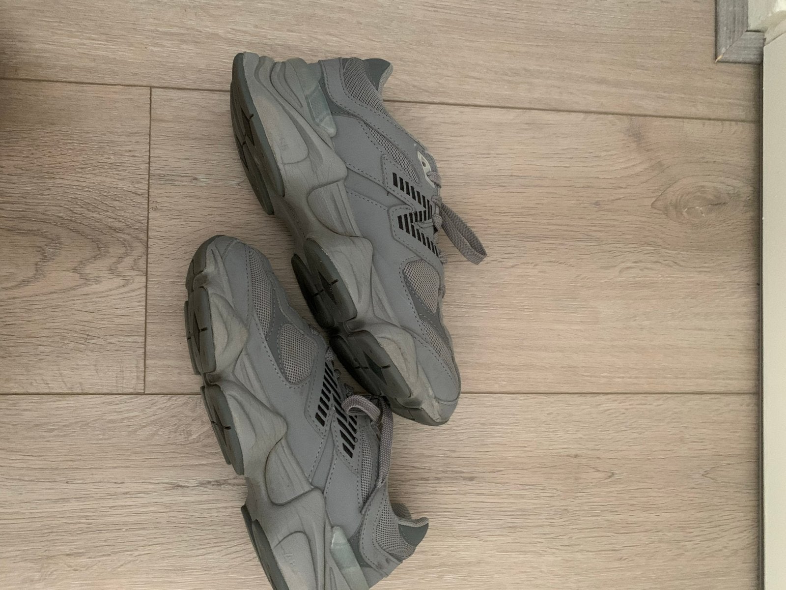New Balance 9060 Sneakers Grijs, Ophalen of Verzenden, Zo goed als nieuw, Grijs, Sneakers of Gympen