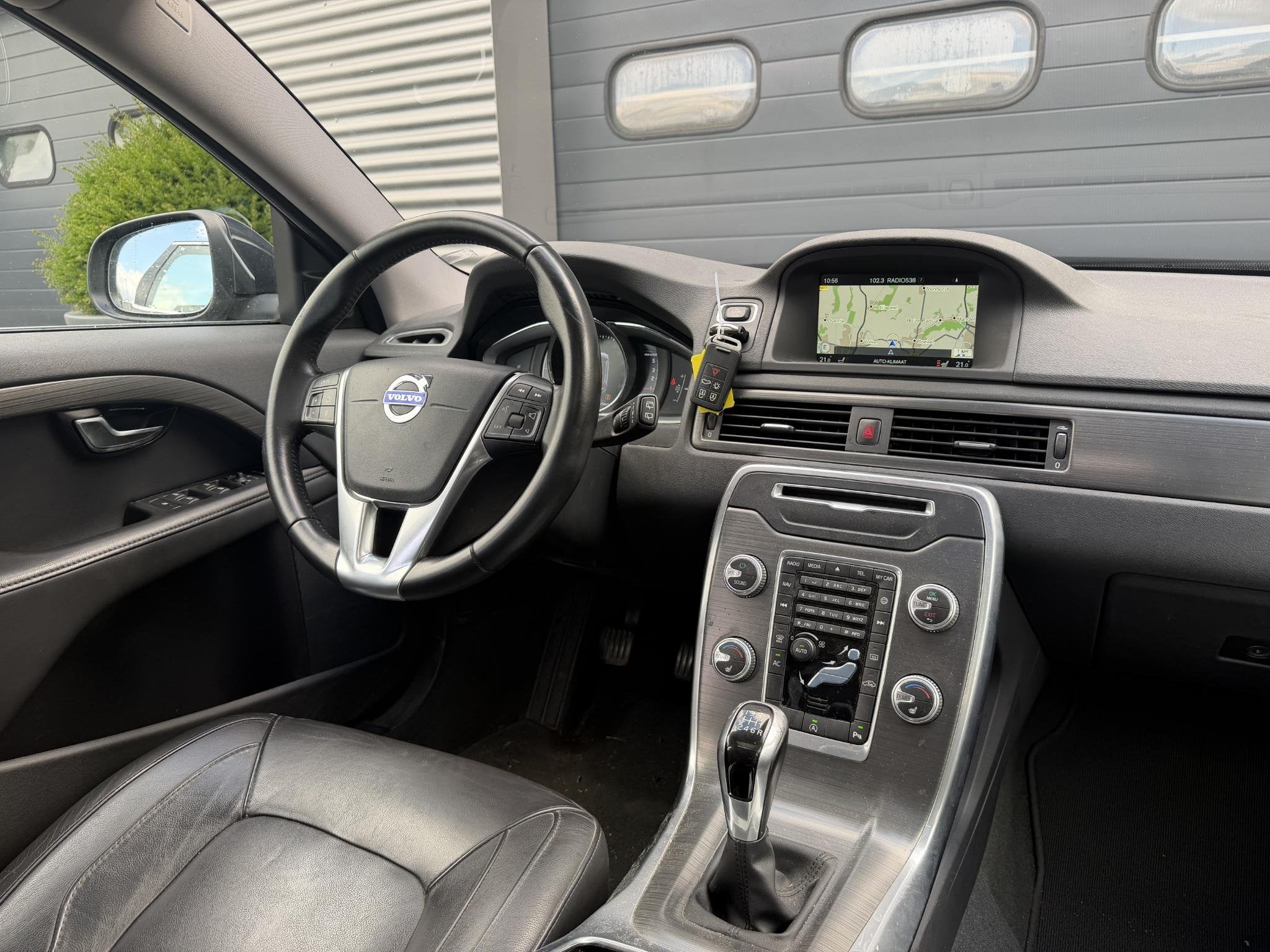 Volvo V70 2.0 D3 Polar+ | Panoramadak | Navigatie | Lederen, Voorwielaandrijving, 4 cilinders, 1570 kg, Zilver of Grijs