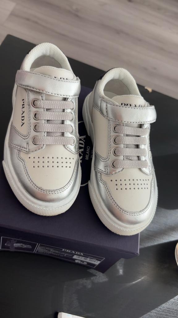 Prada kinderschoenen maat 26 - Zo goed als nieuw, Ophalen, Zo goed als nieuw, Meisje, Schoenen