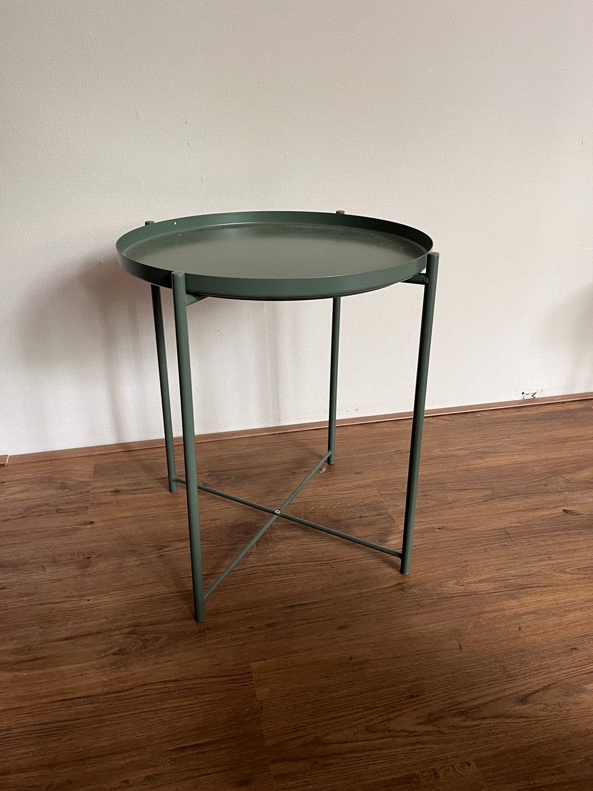 Bijzettafeltje of salontafel groen; Gladom van Ikea, 45 tot 60 cm, Minder dan 55 cm, Metaal of Aluminium, Rond