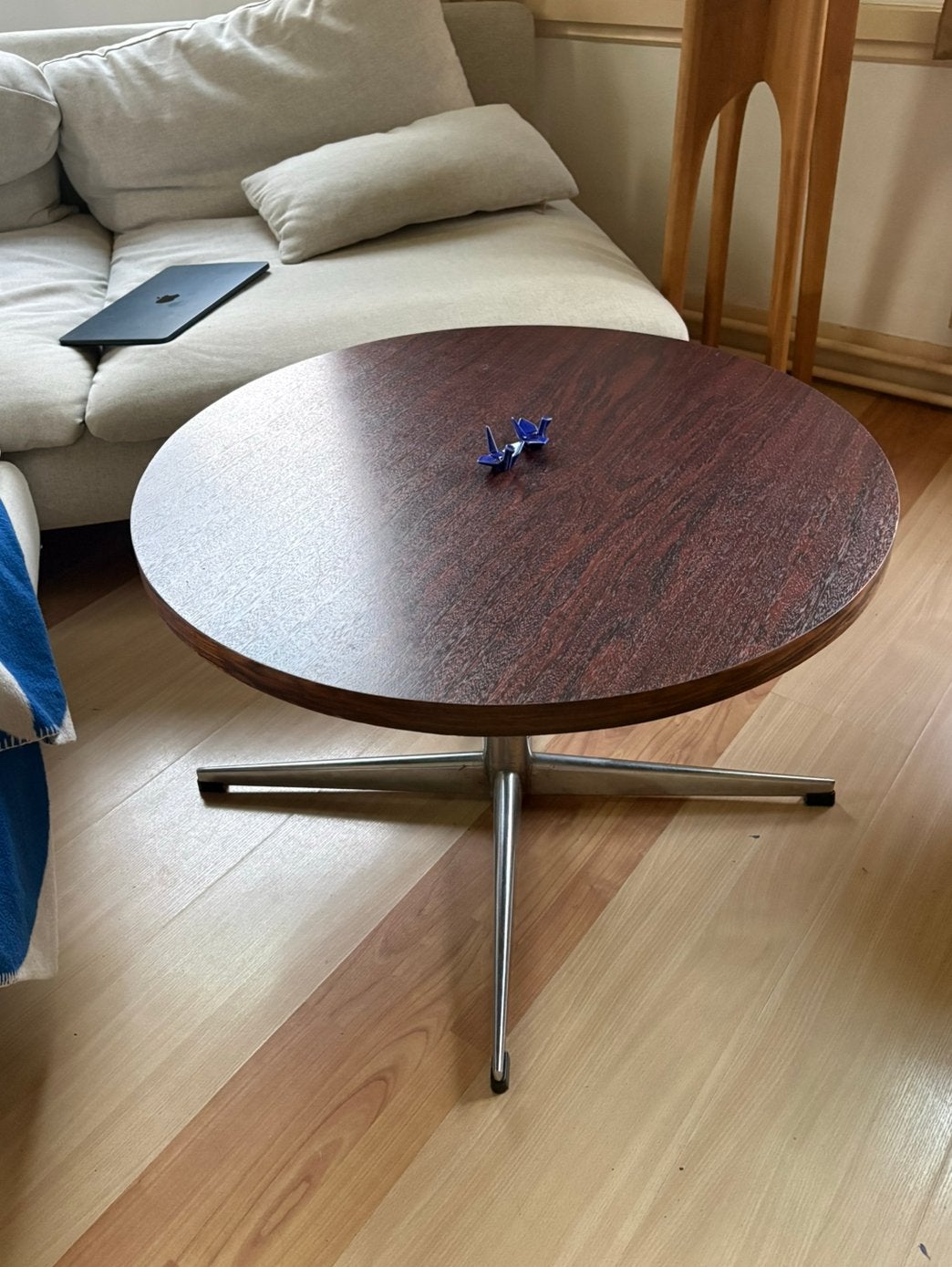 Rond (mid century) bijzettafeltje, Ophalen, Zo goed als nieuw, Rond, 50 tot 100 cm