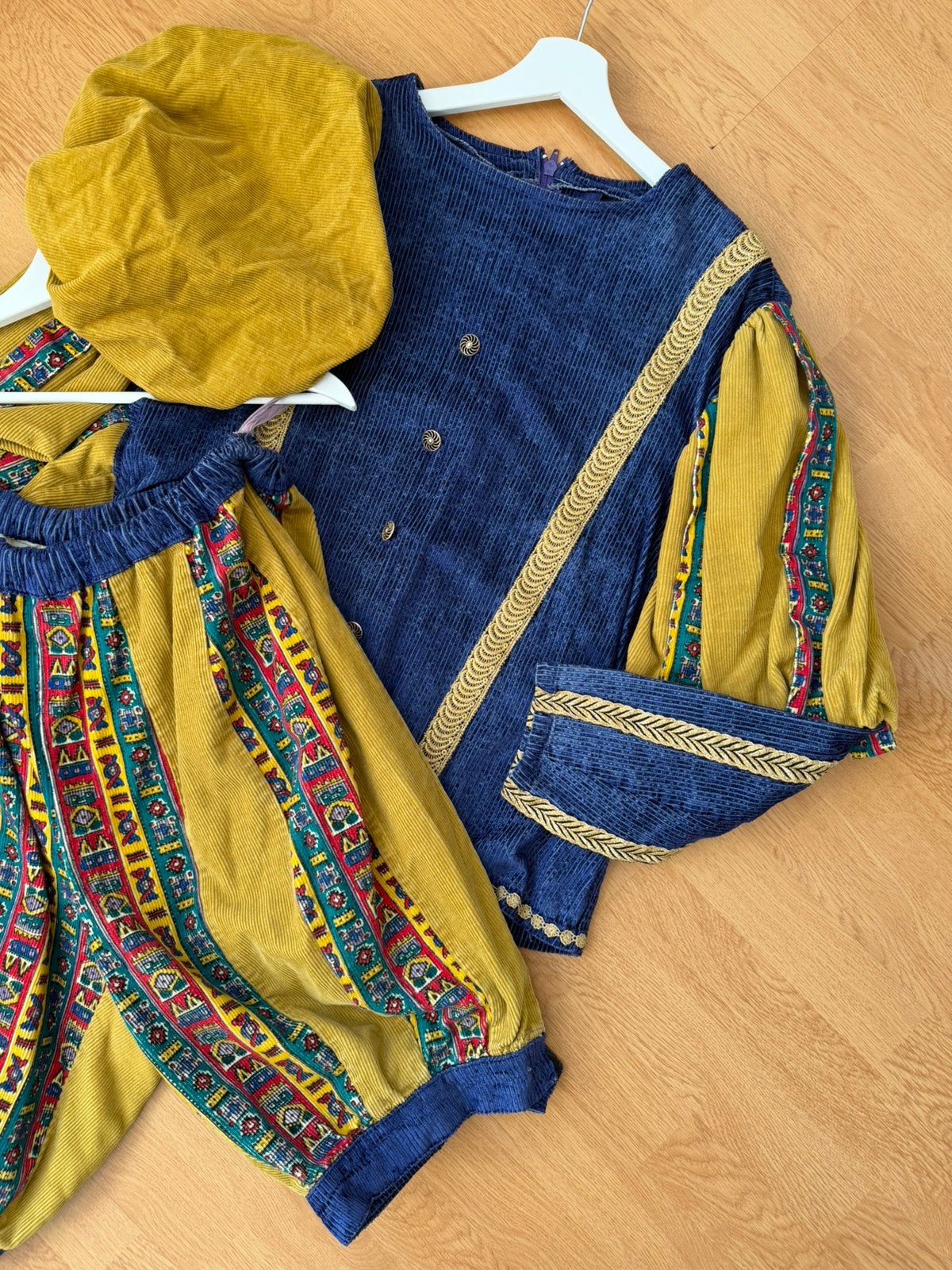 2 pietenpakken, Maat 48/50 (M), Kerstmis of Sinterklaas, Ophalen of Verzenden, Kleding