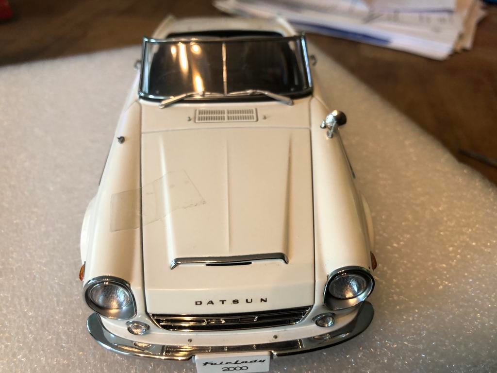 DATSUN  FAIRLADY  2000. WHITE van. AUTOART, Ophalen of Verzenden, Zo goed als nieuw, Autoart