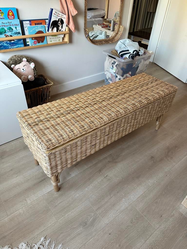 Tolkning Ikea Rotan bankje met opbergruimte, Ophalen, 100 tot 150 cm, Zo goed als nieuw, 25 tot 50 cm