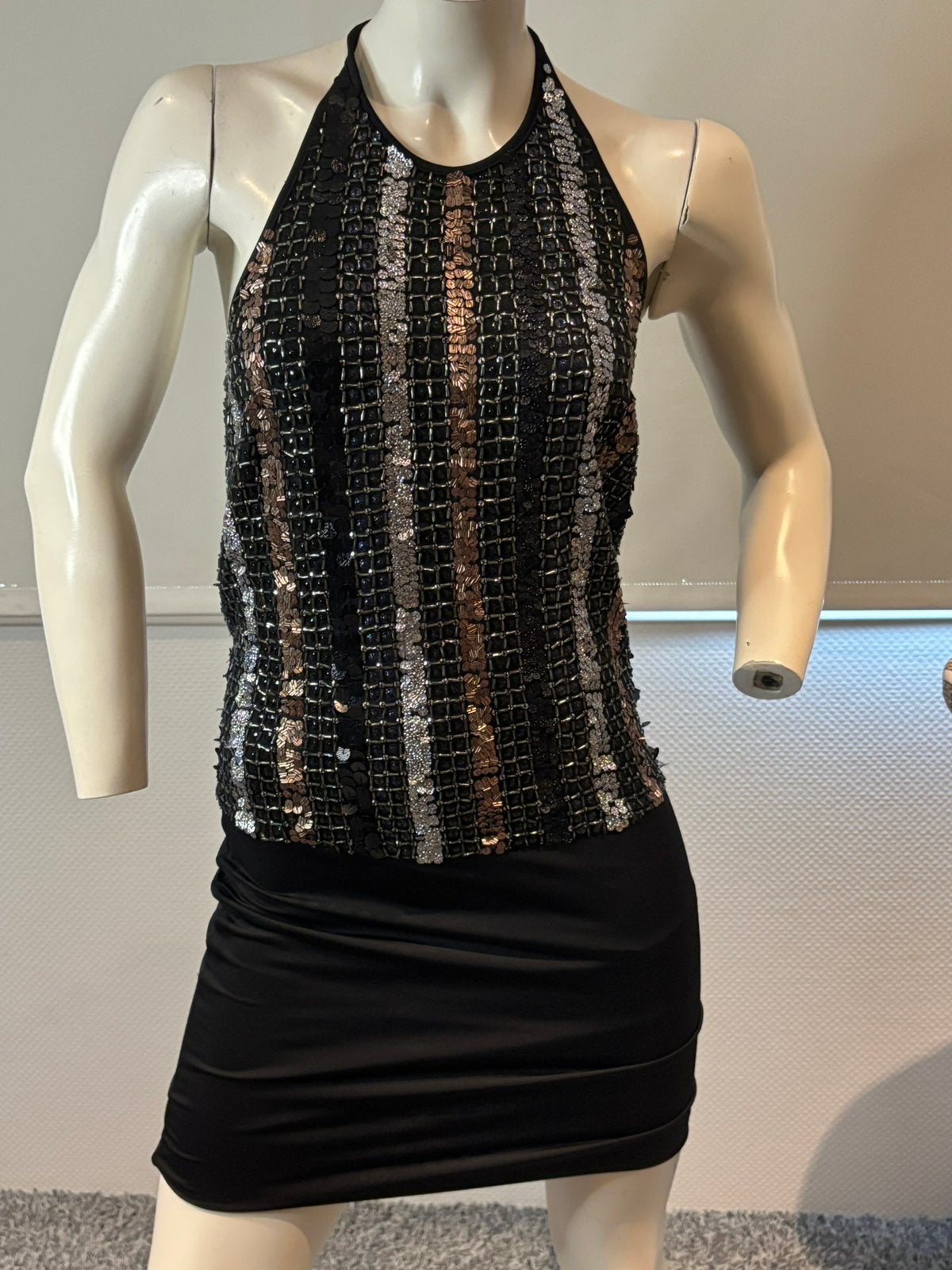 Pinko jurkje met aparte achterkant maat s, Kleding | Dames, Gelegenheidskleding, Zwart, Cocktailjurk, Ophalen of Verzenden, Zo goed als nieuw