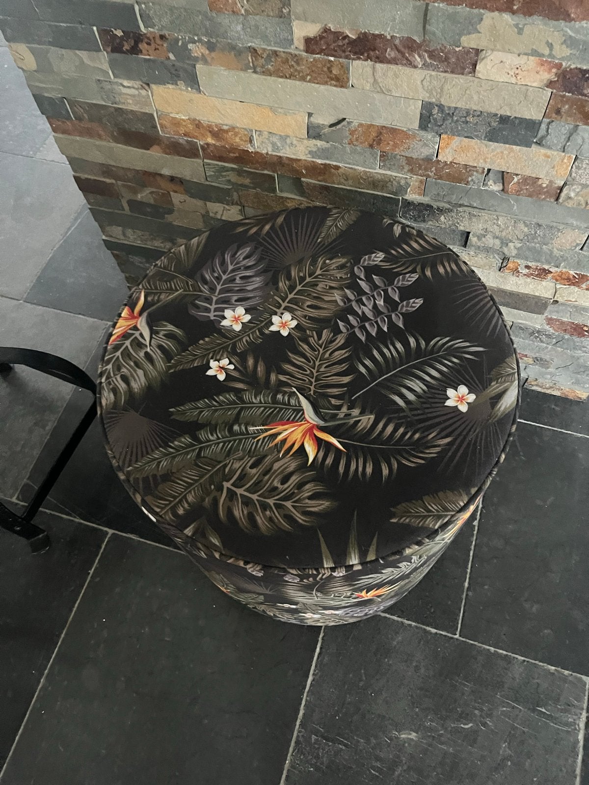 Poef Karwei met tropische print, Ophalen, Minder dan 50 cm, Rond, Zo goed als nieuw
