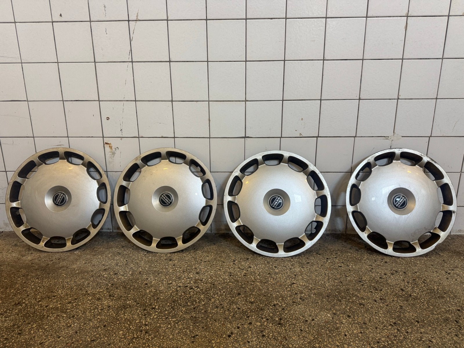 Set van 16 Inch originele Volvo wieldoppen, Ophalen of Verzenden, Gebruikt