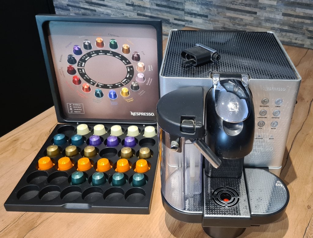 Nespresso koffiemachine, Koffiepads en cups, Gebruikt, Koffiemachine, Ophalen of Verzenden